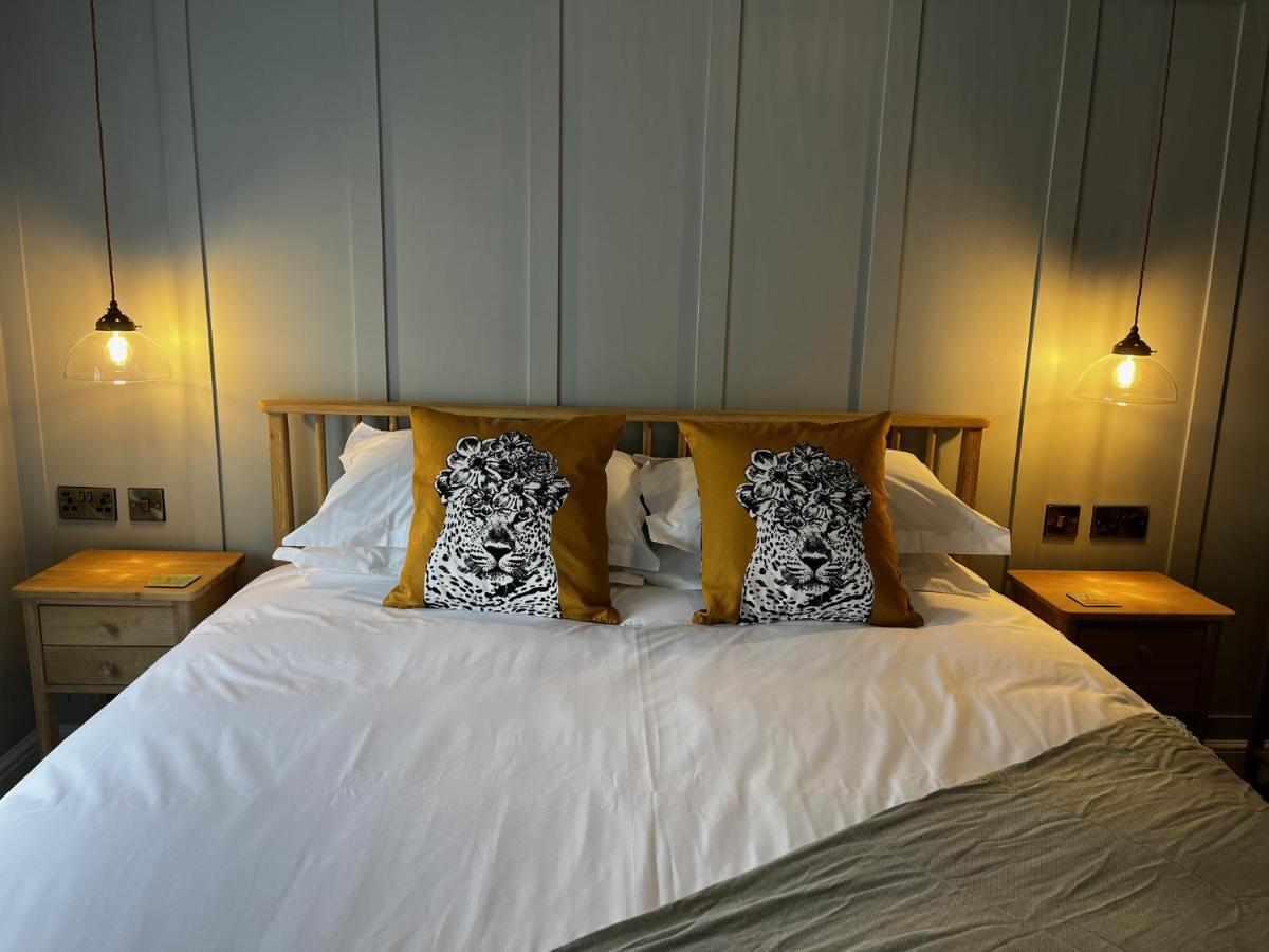 Manningtree The Crown Pub And Hotel מראה חיצוני תמונה