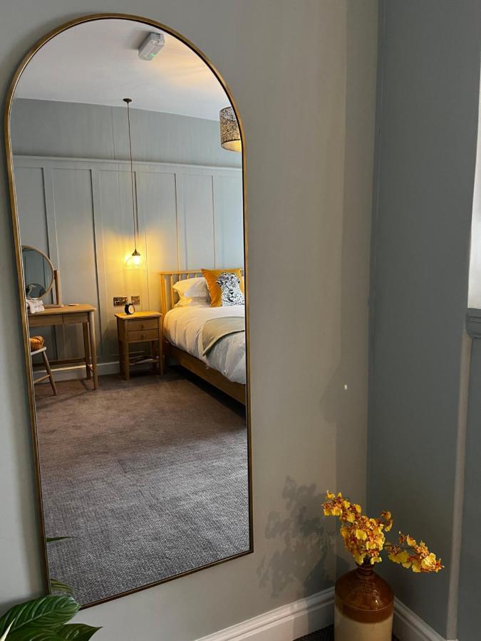 Manningtree The Crown Pub And Hotel מראה חיצוני תמונה