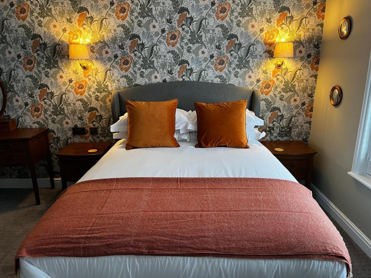 Manningtree The Crown Pub And Hotel מראה חיצוני תמונה